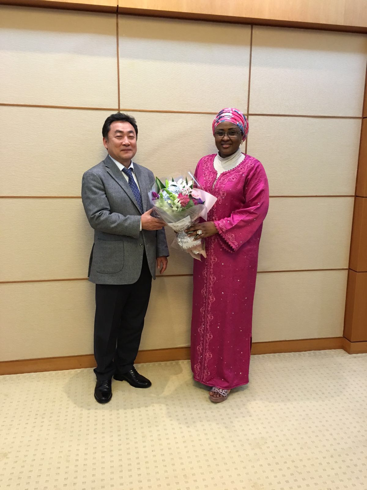 Wife of the President Mrs Aisha Muhammadu Buhari being welcomed by the Vice President Marketing, SAMSUNG, J. H. Chung in Seoul, South Korea.