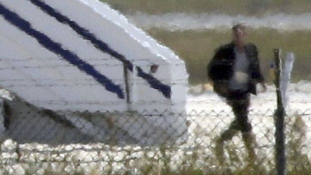 EgyptAir hijacker gives himself up as he is surrounded by snipers