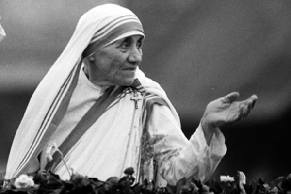 Pope Francis approves sainthood for Mother Teresa