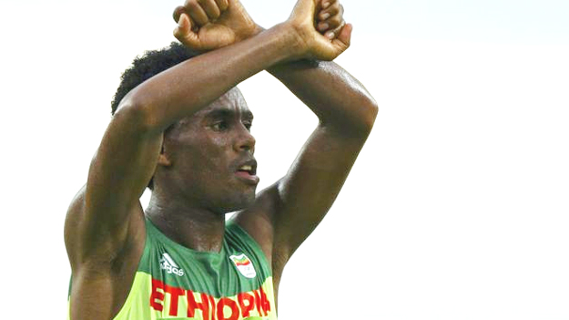 Ethiopia runner gets $40,000  asylum donations after Oromo protest sign