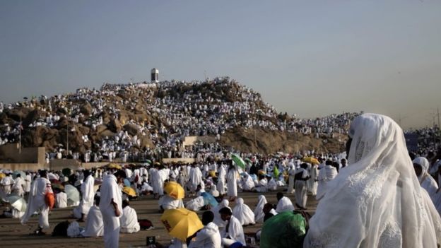 2016 Hajj: Millions at Mount Arafat for ceremonies