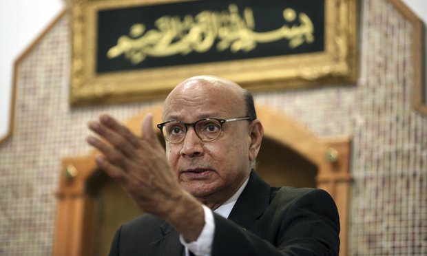 Khizr Khan campaigns for Clinton, attacks Trump