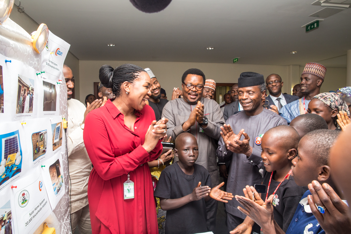 Osinbajo with PEACH winner 2016 at the Presidential villa