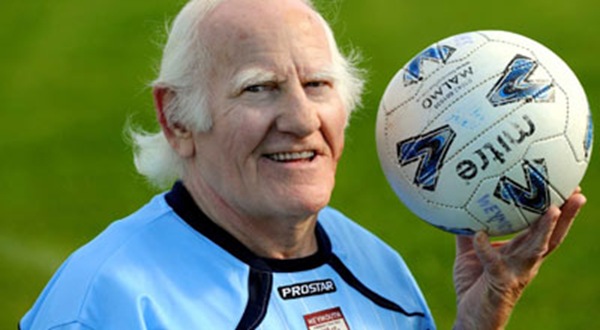 81-year-old British player, Dickie  Borthwick, seeks new club