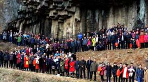 Chinese family of 2000 reunites 500 members for rare photograph