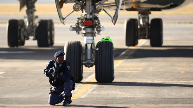 Robbers ‘pose as police’ in Johannesburg airport heist