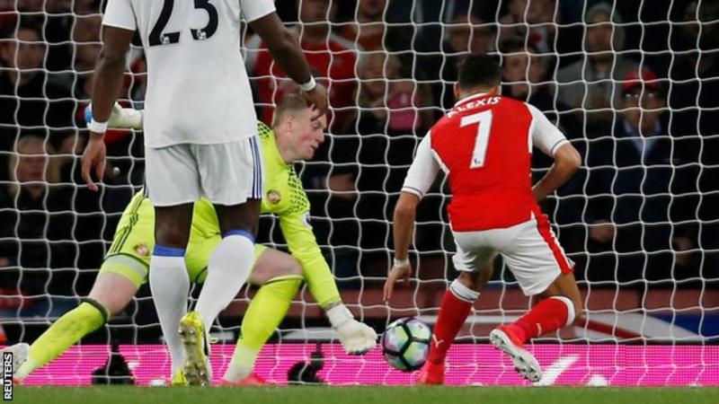Arsenal take top 4 duel to last day with victory over Sunderland