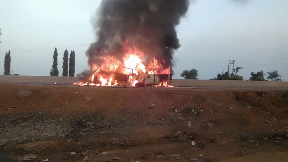 36 travellers burnt as two buses collide on Lagos-Ibadan expressway