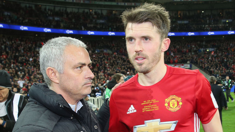 Carrick signs one year United contract, to have testimonial next Sunday