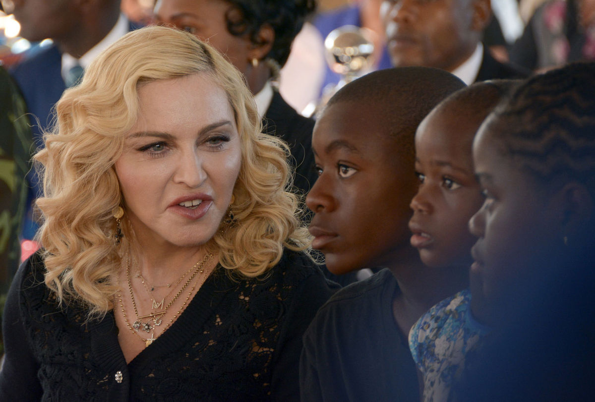 Madonna asks court to stop auction of Tupac’s love letter