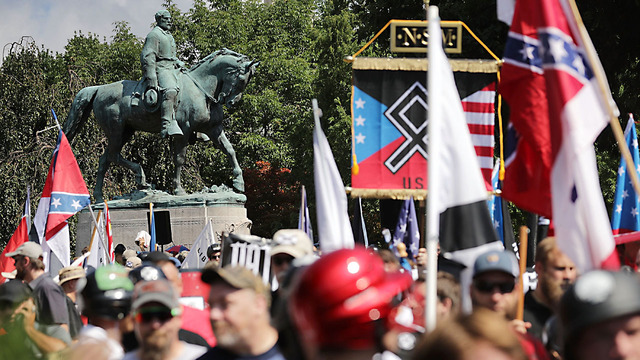US white supremacist submits self to police