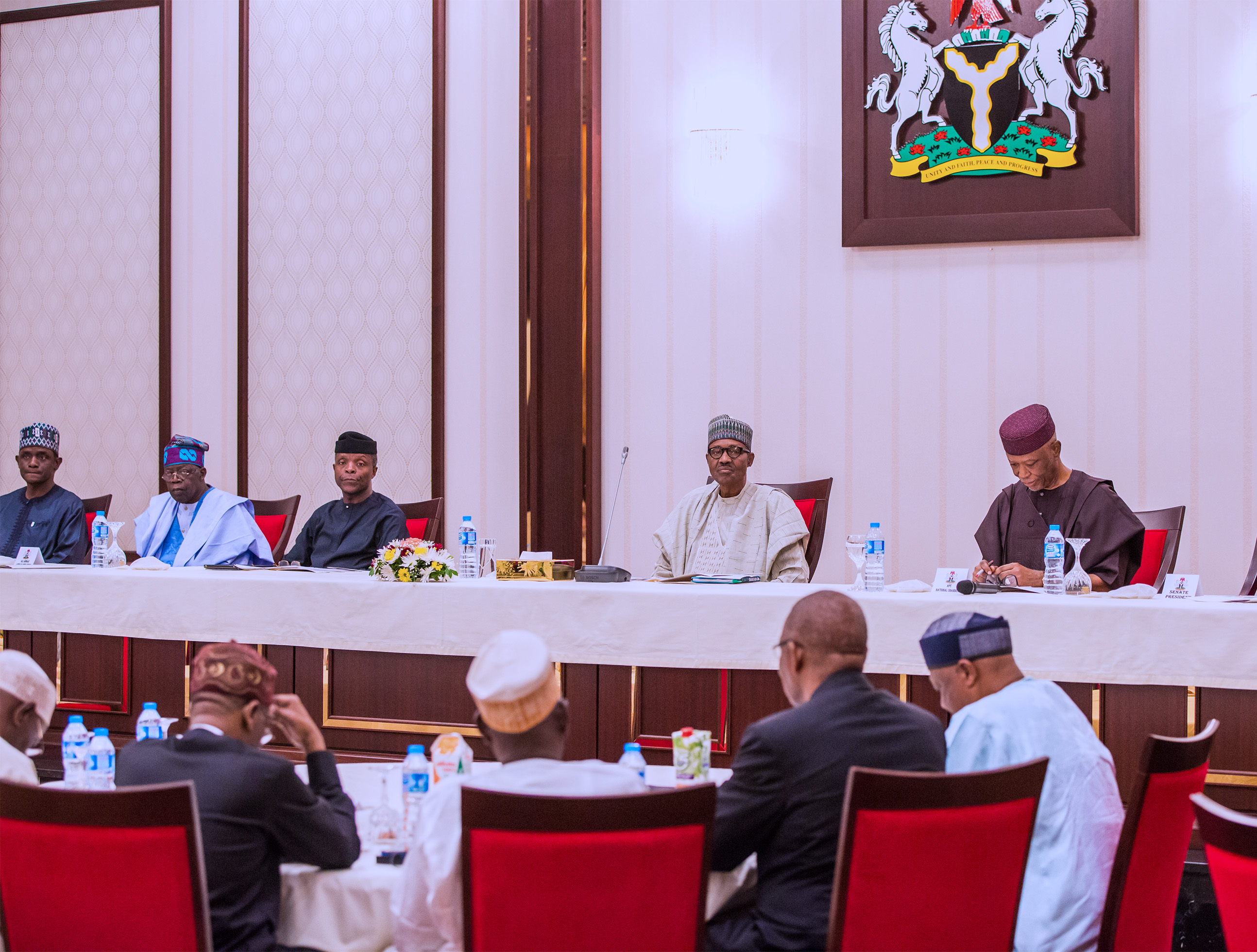 Buhari chairs APC caucus meeting