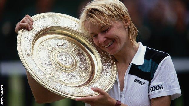 Tennis legend, Jana Novotna, dies at 49