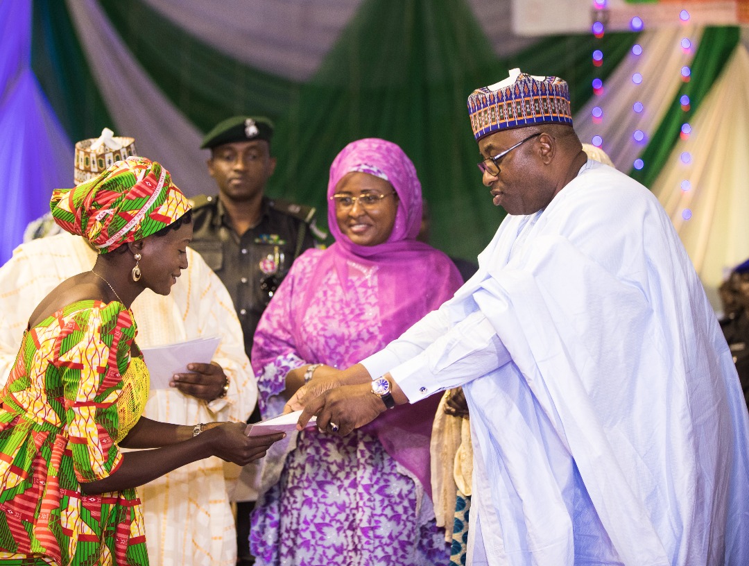 Aisha Buhari presents certificates to 1000 beneficiaries in Bauchi