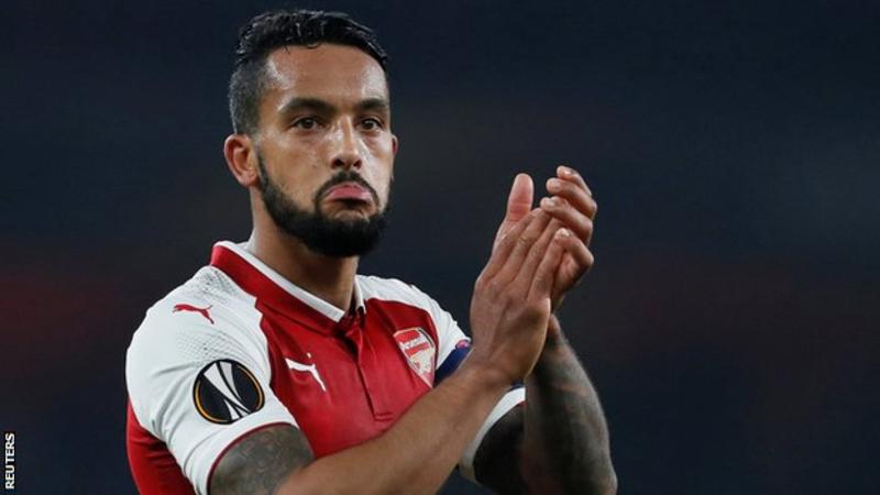 Everton in talks with Arsenal for Walcott