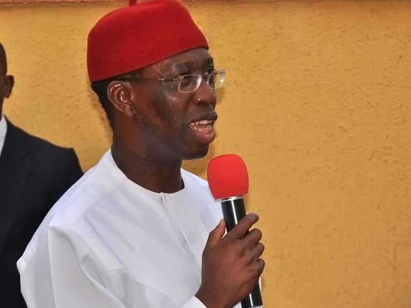 Okowa welcomes 5000 APC members into PDP