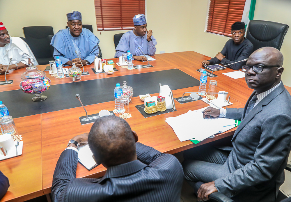 Vice President Yemi Osinbajo had a close-door meeting with members of the New PDP (nPDP) bloc in the APC at Aguda House, Abuja.  Those who were at the meeting were President of the Senate, Dr Abubakar Bukola Saraki; Speaker of the House of Representatives, Mr. Yakubu Dogara; and former Governor of Kano state, Senator Rabiu Musa Kwankwaso, among others.