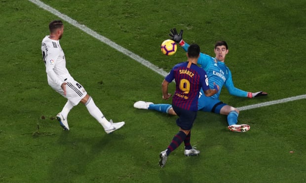 Suarez hits hat-trick as Barcelona maul Real Madrid 5-1