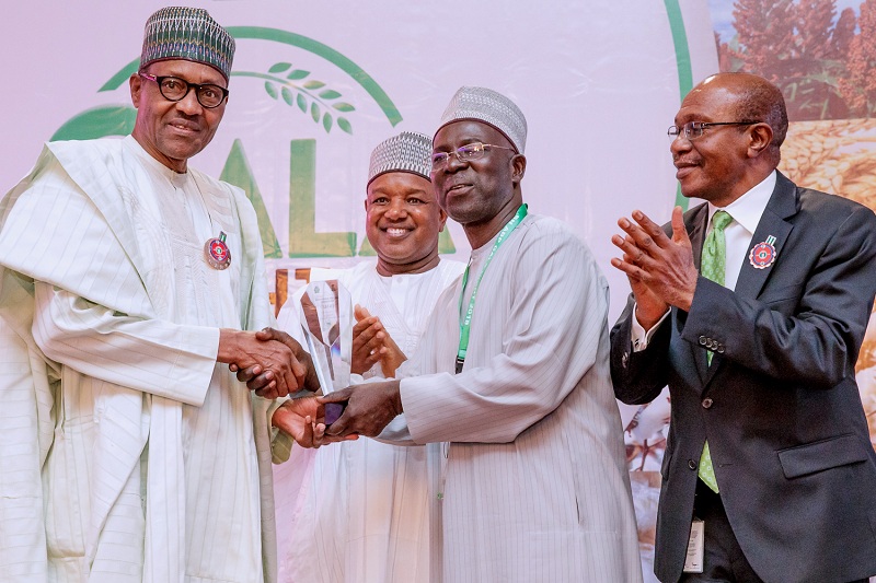 2019 campaign: Rice farmers, fertiliser producers donate N1.77bn to Buhari