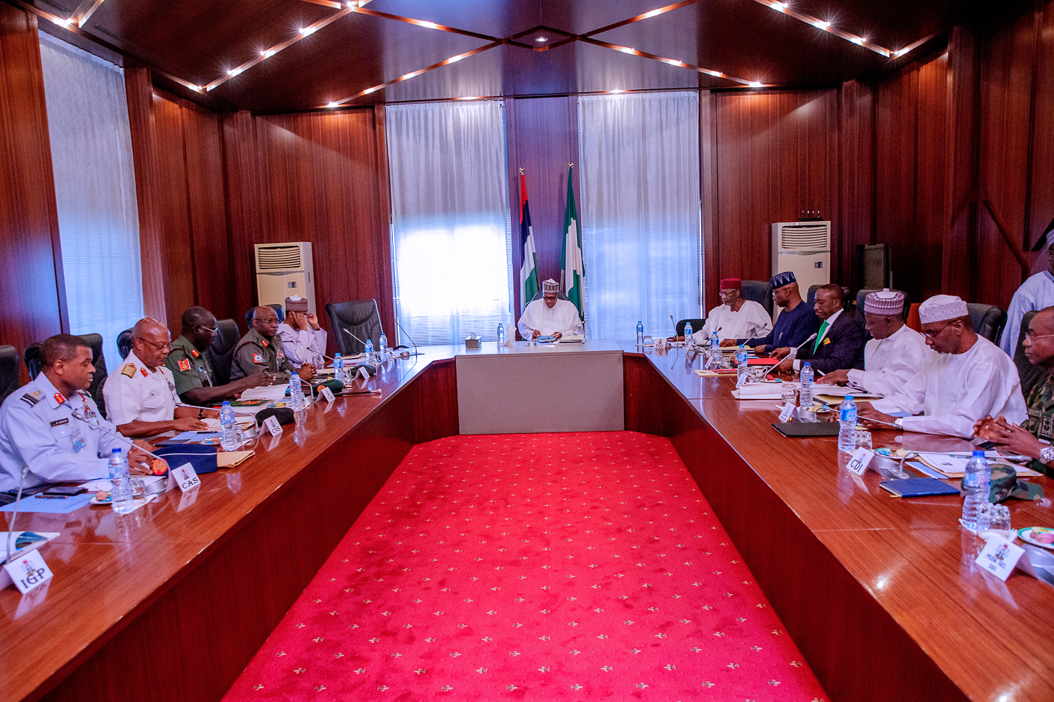 Buhari meets security chiefs at Aso Villa
