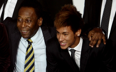 Neymar visits ailing Pele in hospital