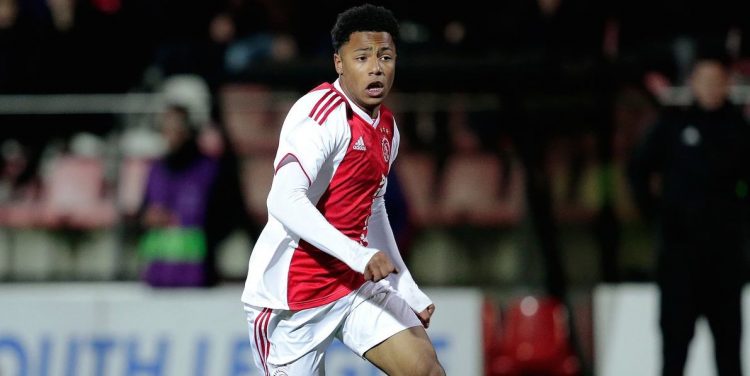 Ajax wonderkid, Dillon Hoogewerf, confirms Man United move