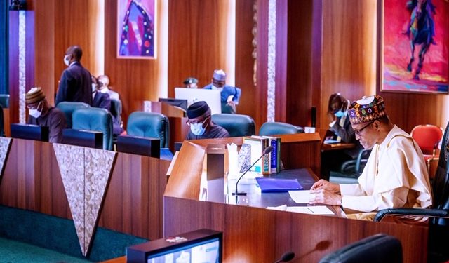 Buhari interacts with APC governors, commends party caretakers