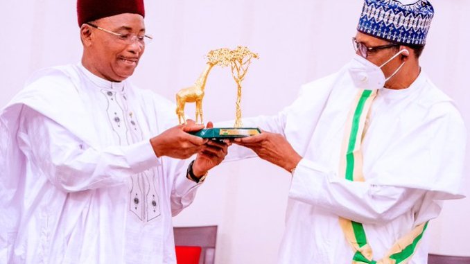 Buhari receives highest Niger Republic award, congratulates outgoing President Issoufou on 2020 Mo Ibrahim prize