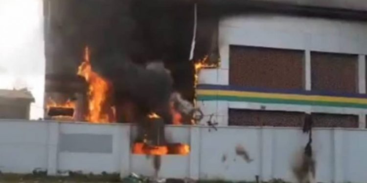 Buhari condemns daring terrorist attacks in Imo, directs security agencies to terminate the anarchy