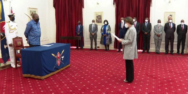 Kenyatta receives credentials from 6 new envoys