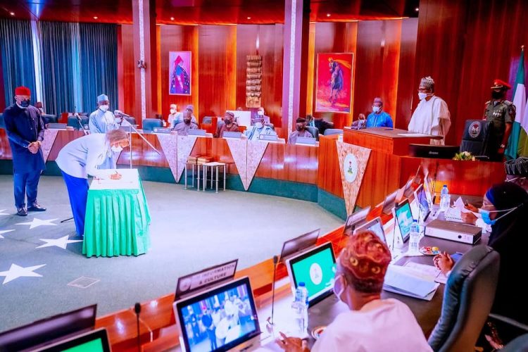 Buhari swears-in 6 INEC national commissioners