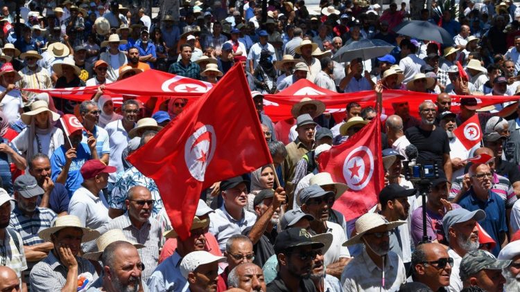 Tunisia: Judges’ right to association and protest must be respected, say United Nations experts