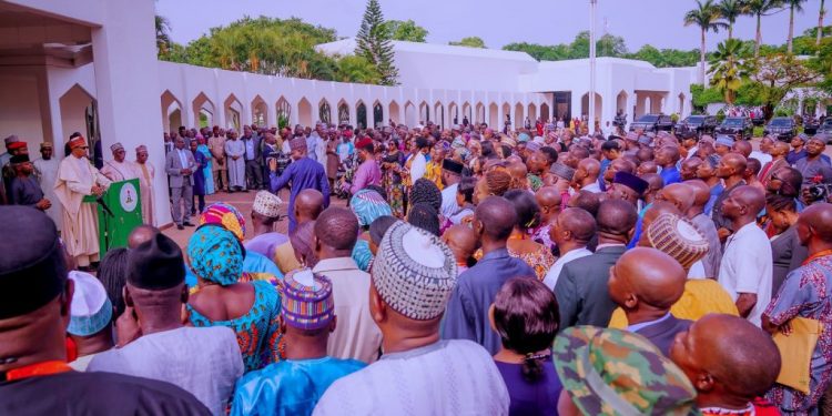 Buhari thanks ministers, State House staff for 8 years’ of support, loyalty