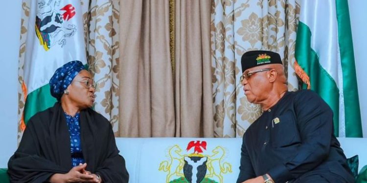 First Lady Oluremi Tinubu pays condolence visit to Governor Eno