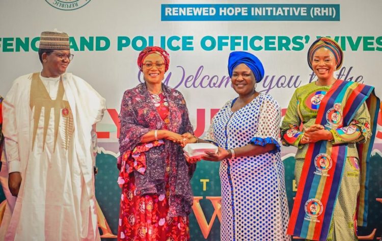Oluremi Tinubu shares N1.9 billion to elderly Nigerians in 36 states, FCT
