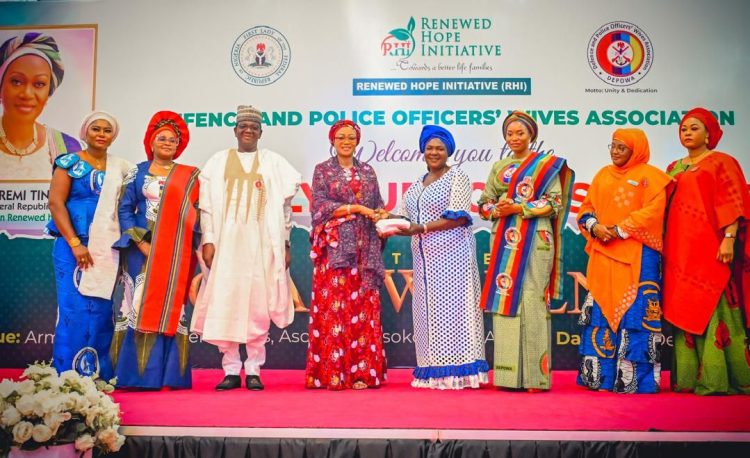 Oluremi Tinubu shares N1.9 billion to elderly Nigerians in 36 states, FCT